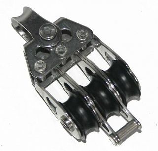 BLOCZEK POTRÓJNY 20MM Z ZACZEPEM HT 92535 - 15541